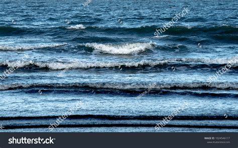 191,408 Small Waves Images, Stock Photos & Vectors | Shutterstock