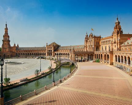 Plaza de España, Seville’s embrace to visitors - Barceló Experiences