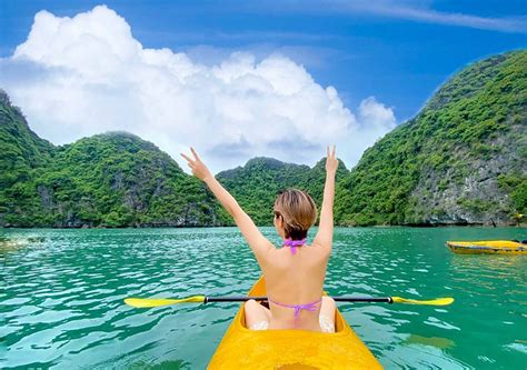 Kayaking in Halong Bay – Exciting experience to explore the nature