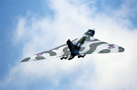 Great British Icons: The Vulcan Bomber - Britain’s Cold War Detterent ...