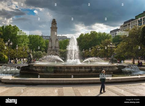 Fountain Plaza de Espana, view of the grand fountain in the Plaza de ...