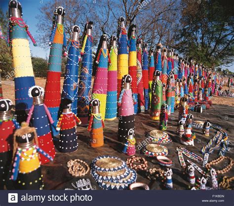 Ndebele beadwork stall on side of road. Epopi and arts and crafts ...