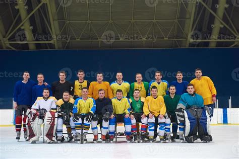 ice hockey players team portrait 10832932 Stock Photo at Vecteezy