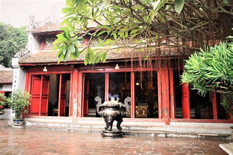 Den Ngoc Son temple, Hanoi – Little Old World