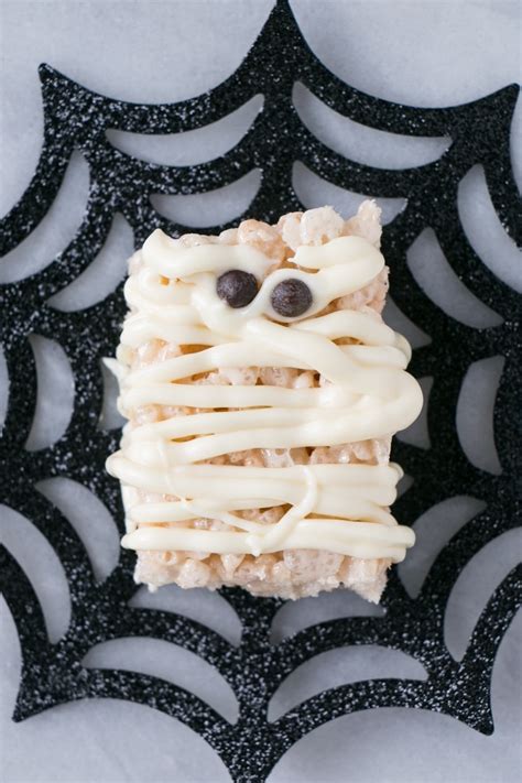 Mummy Rice Krispies Treats - Halloween Recipe - My Kitchen Love