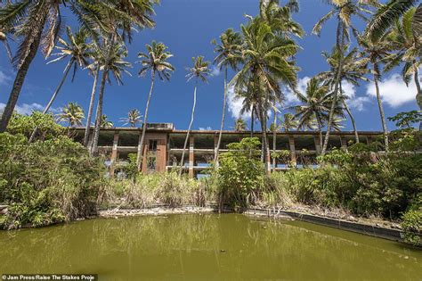 The sad demise of Hawaii's Hollywood hotspot: Inside the once ...