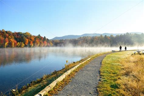 Lake Autumn Foliage fog – Songquan Photography