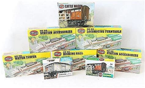 Airfix Model Kits: Station Accessories and Carriages (8) - Railway ...