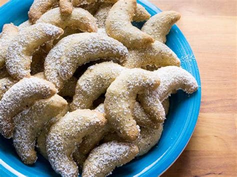 Vanillekipferl (German Vanilla Crescent Cookies) | Plated Cravings