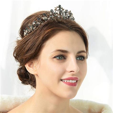 30 Beautiful Wedding Tiaras You Can Get From Amazon Today!