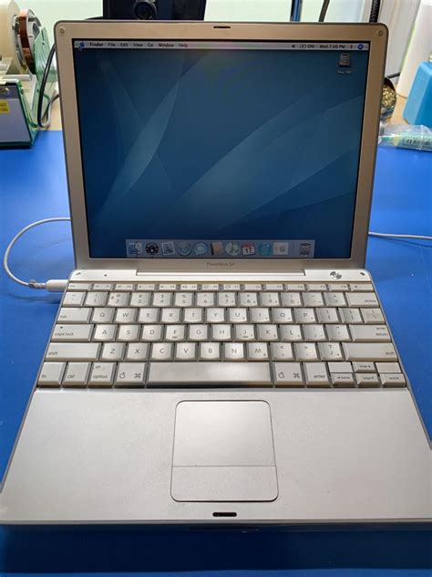 PowerBook G4 12" 1.5GHz - The House of Moth