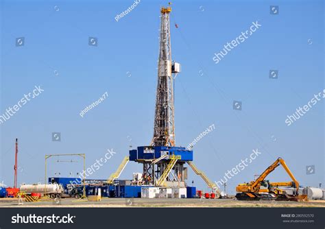 Onshore Drilling Rig Stock Photo 280592570 - Shutterstock