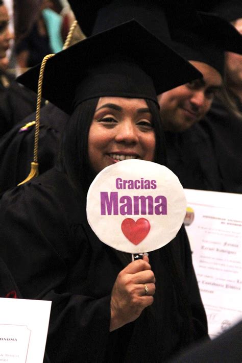 Entrañables momentos se vivieron en la primera graduación de UNAH-VS ...