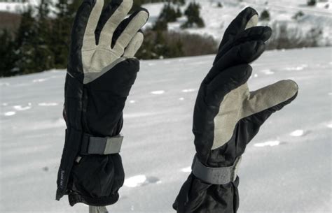 Snowboarding Gloves Guide - All You Need To Know - My Pro Scooter