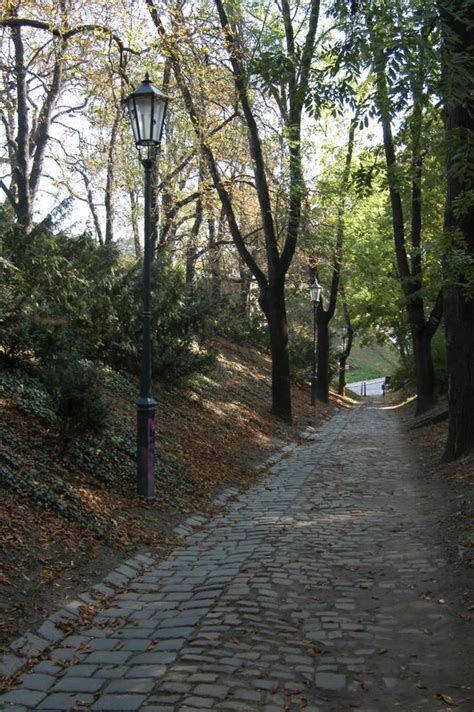 Stoned paths at Vysehrad | Prague.net