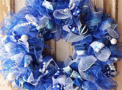 Blue & White Christmas Wreath – Country Craftz