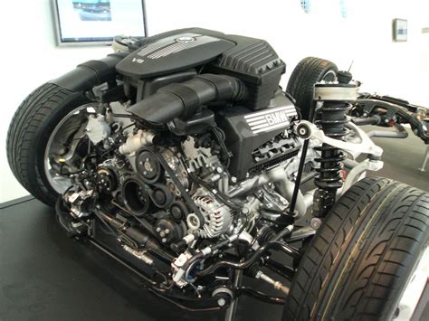 File:BMW V8 engine X5.jpg - Wikipedia