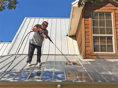 How to Clean Your Metal Roof in 4 Easy Steps without Asking Handyman