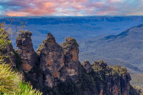 View of Echo Point Blue Mountains Three Sisters Katoomba Sydney NSW ...