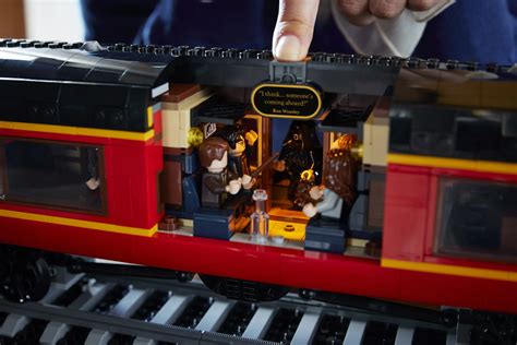 Je hebt deze details misschien gemist in LEGO Harry Potter 76405 ...