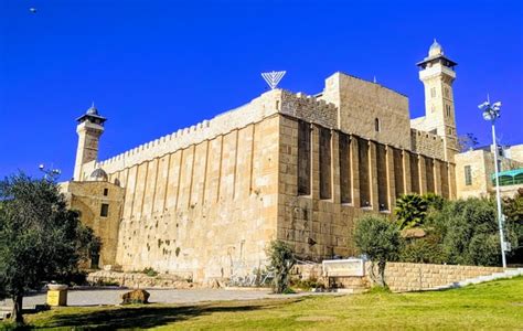 CAVE OF THE PATRIARCHS IN HEBRON (MEARAT HAMACHPELAH)