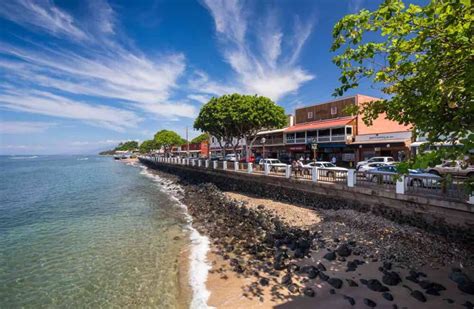 Shoreline-walkway-along-Front-Street-Lahaina-.jpg