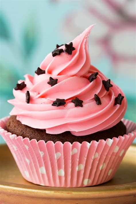 Buttercream Icing for Cupcakes (Vanilla and Chocolate) - Brooklyn Farm Girl