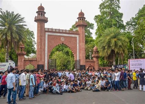 Situation at AMU worsens; students boycott classes, VC threatens ...