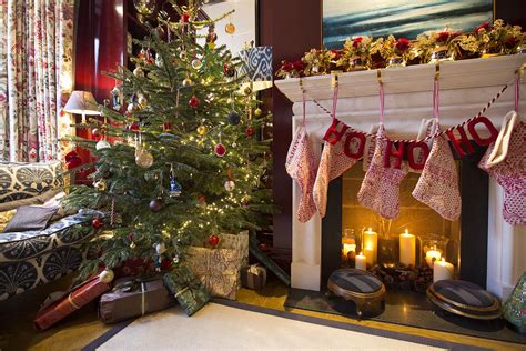 Christmas tree decorations: How to choose a colour scheme - The English ...