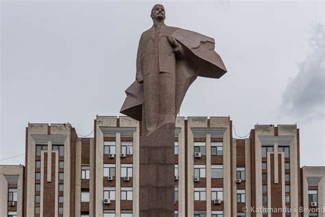 Vladimir Lenin Statue