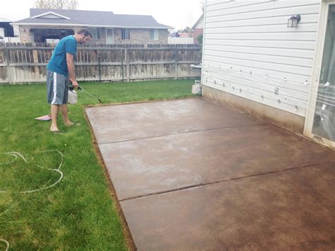 How To Stain A Concrete Patio - Chris Loves Julia