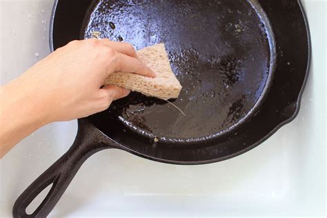 Easiest Way to Clean Cast Iron Cookware