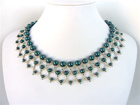 FREE beading pattern: Pearl Petals necklace