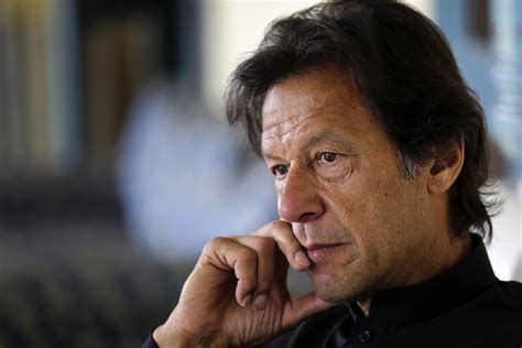 Pakistan PM Imran Khan’s Ruling Party Splits in Latest Turmoil - Bloomberg