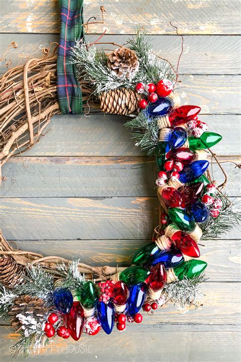 Vintage Christmas Lights DIY Holiday Wreath | The Happy Housie