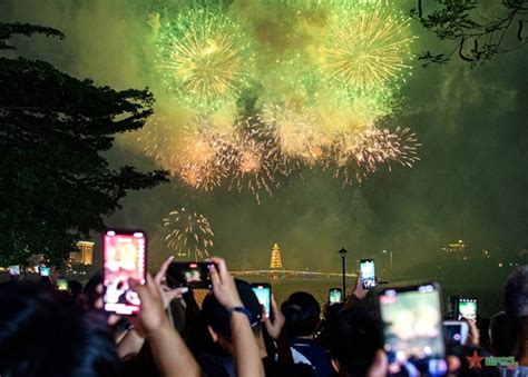 Fireworks display launched in Viet Tri during Hung Kings Commemoration