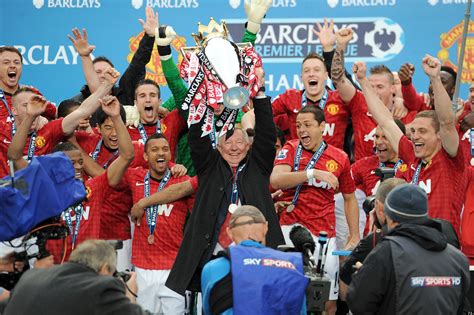 Manchester United Receive Premier League Trophy (PICTURES) | HuffPost UK