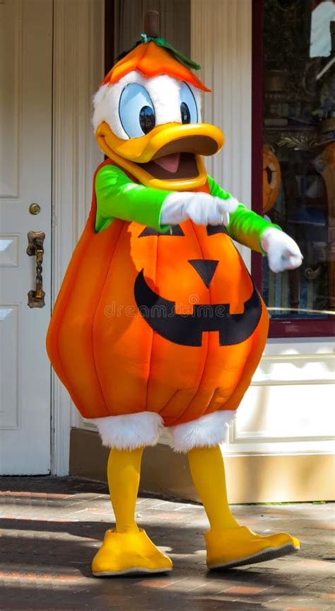 Halloween Donald Duck editorial photo. Image of vacation - 112531211