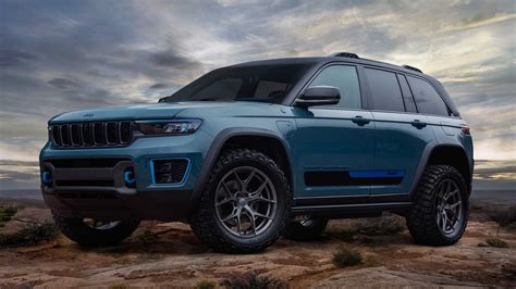 2024 Jeep Cherokee Trailhawk 4×4 - Chlo Gwyneth