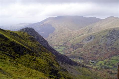 Hiking Mt Snowdon in Winter - The Aussie Flashpacker