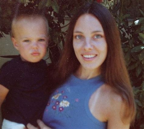 35 Adorable Angelina Jolie's Childhood Photos From the 1970s and Early ...