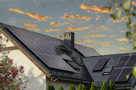 Solar-Powered Home. Modern House with Solar Panels 28896763 Stock Photo ...