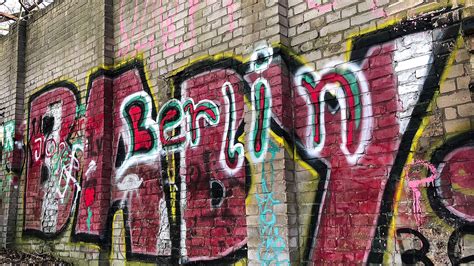 Berlin Wall graffiti | iHeartBerlin.de