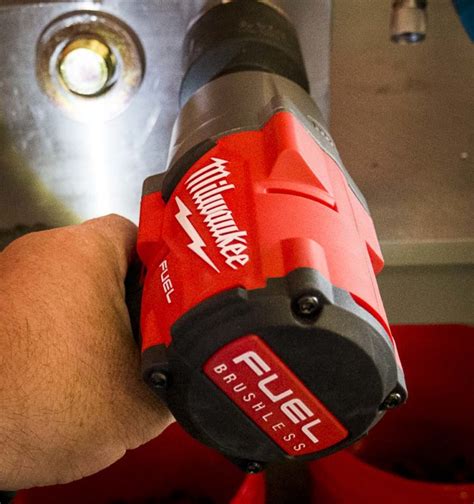 New Milwaukee M18 FUEL Impact Wrench - 2767 - 1400 ft-lbs | STR