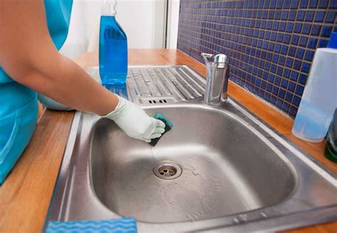 How to Clean Stainless Steel Sink: 3 Natural Methods