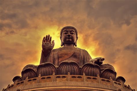 Tian Tan Buddha | HDR creme