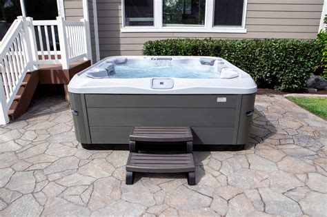 Bullfrog Spas X7L Hot Tub - Skillful Home Recreation