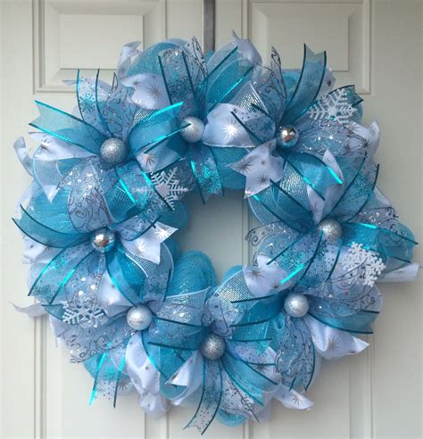 Blue And White Christmas Wreath – HomeDecorish