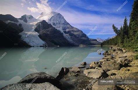 Mount Robson reflecting in Berg lake, Mount Robson Provincial Park ...