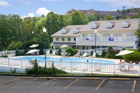 50 hotels in branson with Indoor pool